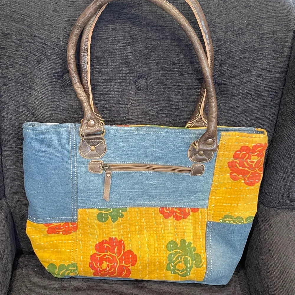 NWOT...Yellow Floral Patchwork Tote with Denim Pocket - Vintage Design - Picture 4 of 9